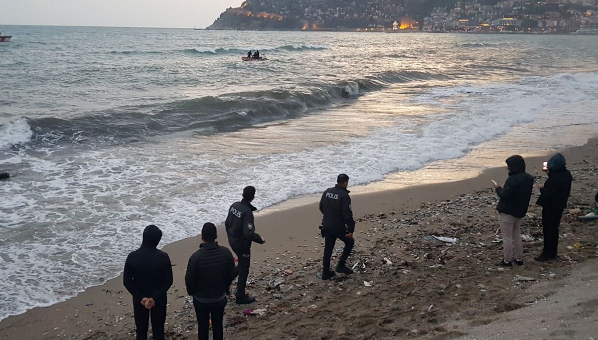 Alkol aldıktan sonra denize giren adam hayatını kaybetti