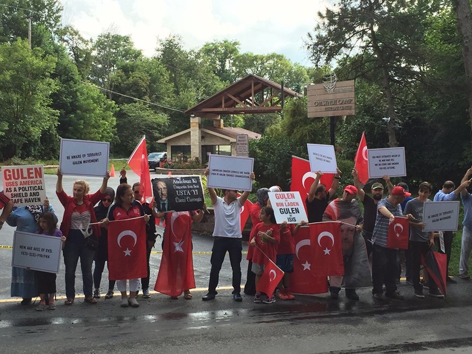 Fethullah Gülen'in ABD'deki malikanesi önünde protesto - 1