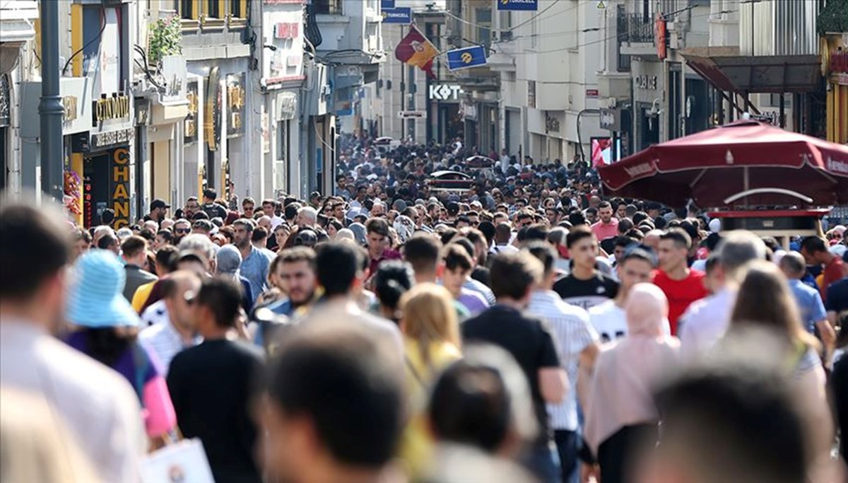 Türkiye'de işsizlik oranı son 42 çeyreğin en düşüğüne geriledi Türkiye'de işsizlik oranı son 42 çeyreğin en düşüğüne geriledi