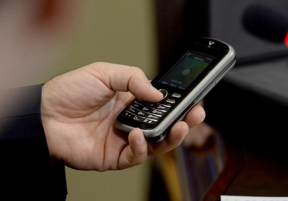 Sanayi Bakanı Fikri Işık, yeni kriptolu telefonu tanıttı - 2