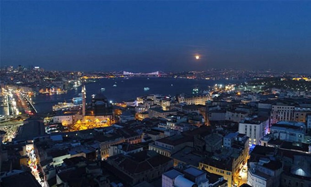 Süper mavi Ay heyecanı başladı: Yılın en büyük ve parlak Ay'ı