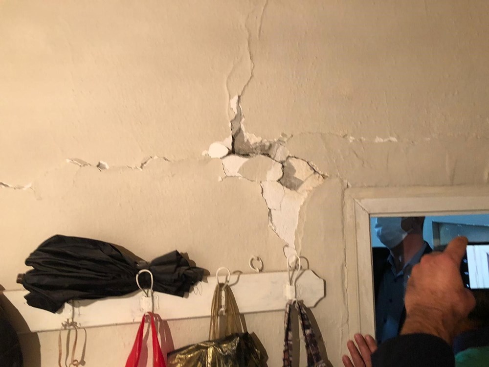 Niğde'deki depremde bazı evlerde çatlaklar oluştu - 2