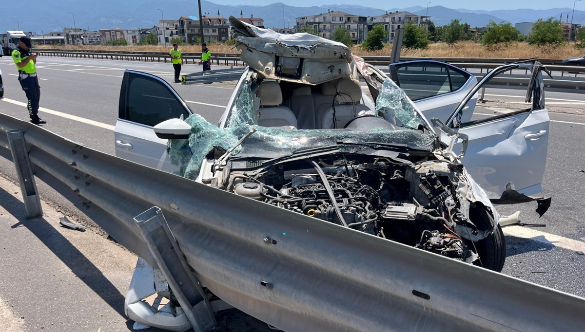 Anadolu Otoyolu'nda otomobil bariyere çarptı