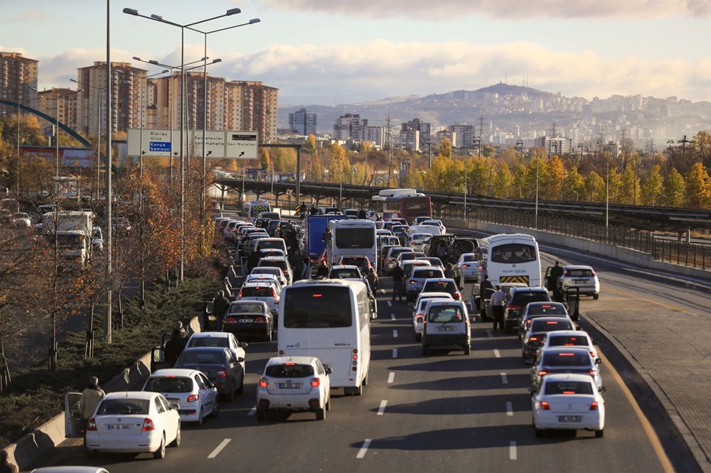 Saat 9'u 5 geçe hayat 1 dakika durdu - 56