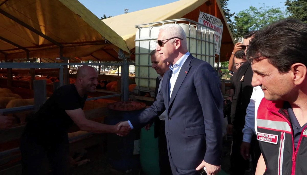 Vali Gül, kurban pazarlığına katıldı
