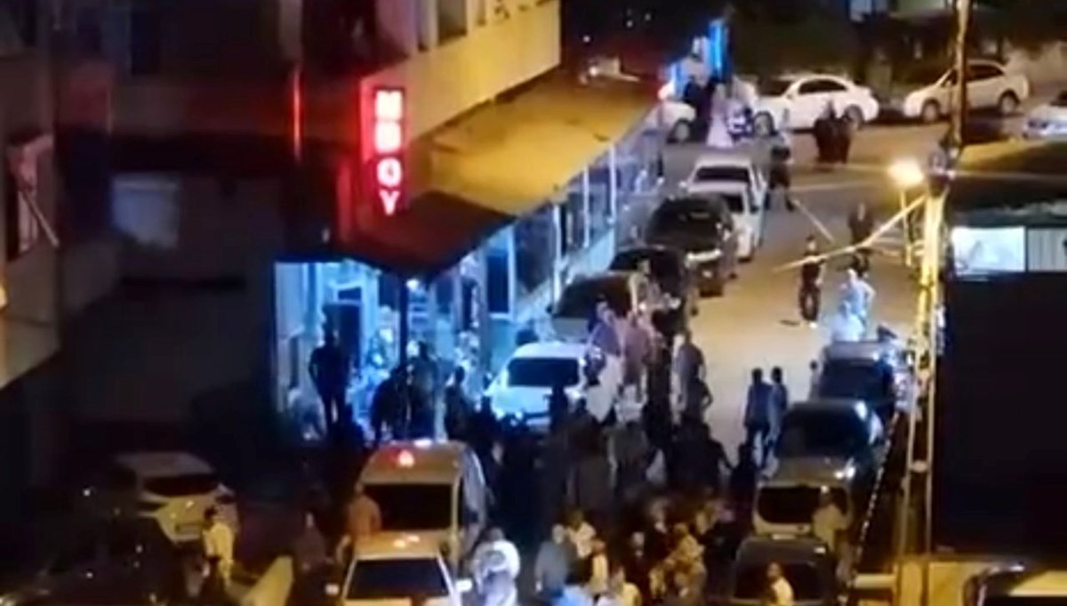 Düğün çıkışı ortalık karıştı: Arabasıyla kalabalığın içine daldı