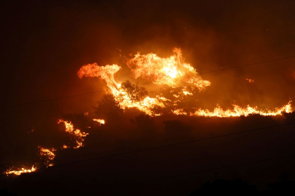 "Kırmızı alarm" verildi: İtalya'nın Sicilya Adası'nda orman yangınları sürüyor - 2