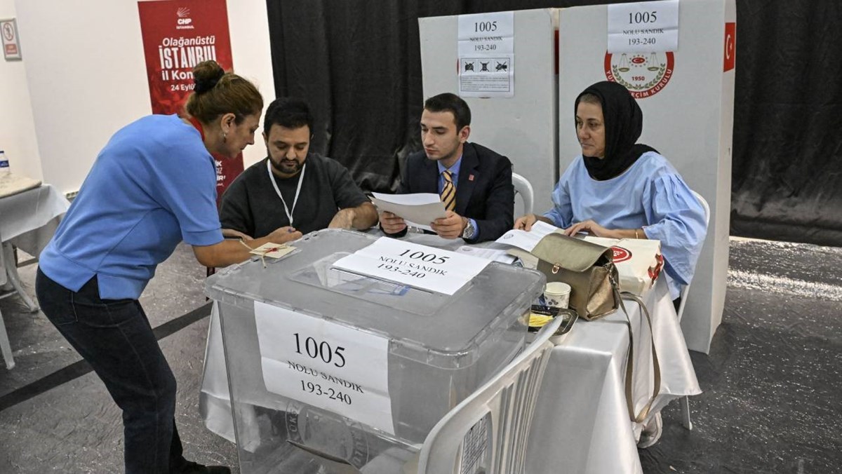 CHP İstanbul İl Başkanlığı Olağanüstü Kongresi, dün Beşiktaş Belediyesi Süleyman Seba Kültür ve Kongre Merkezi