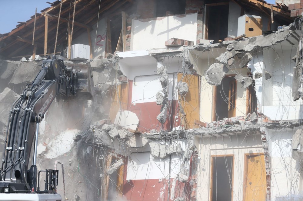 Düzce'deki depremde ağır hasar alan binalar yıkıldı - 3