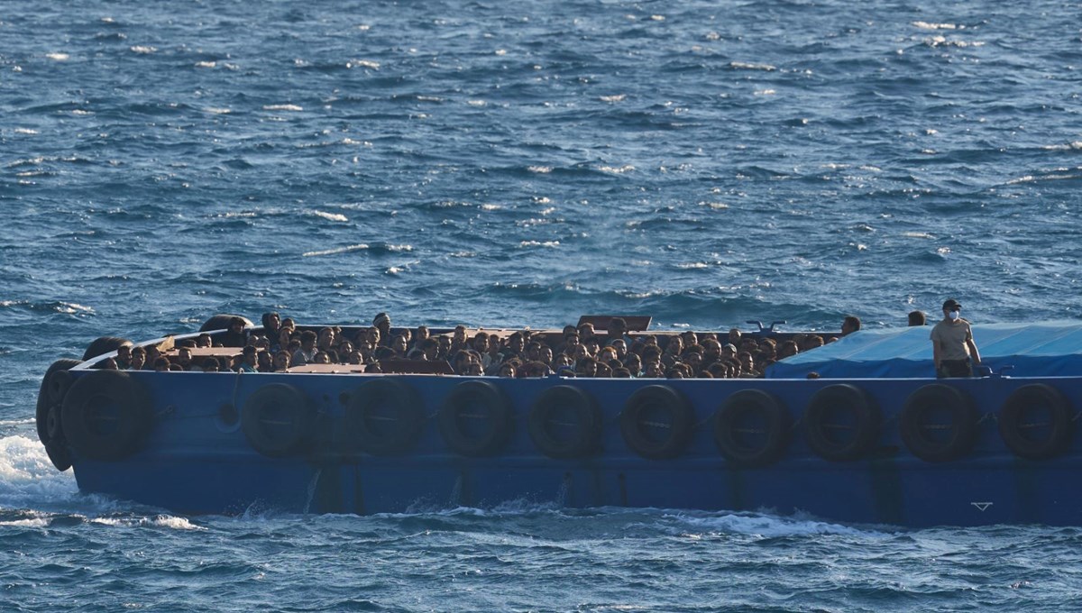 Göçmen teknesinde yangın: En az 50 kişi öldü