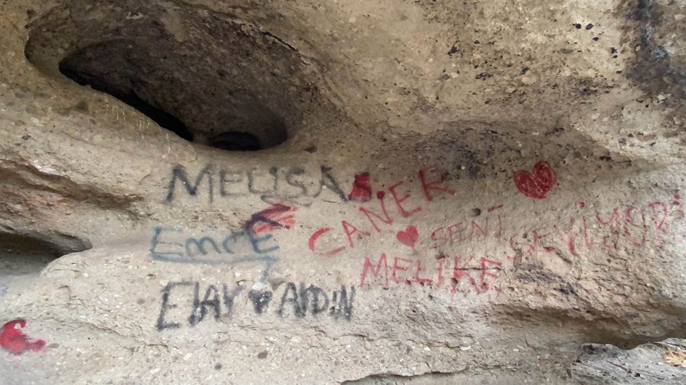 60 bin yıllık mağaranın duvarları yazı tahtasına döndü - 1
