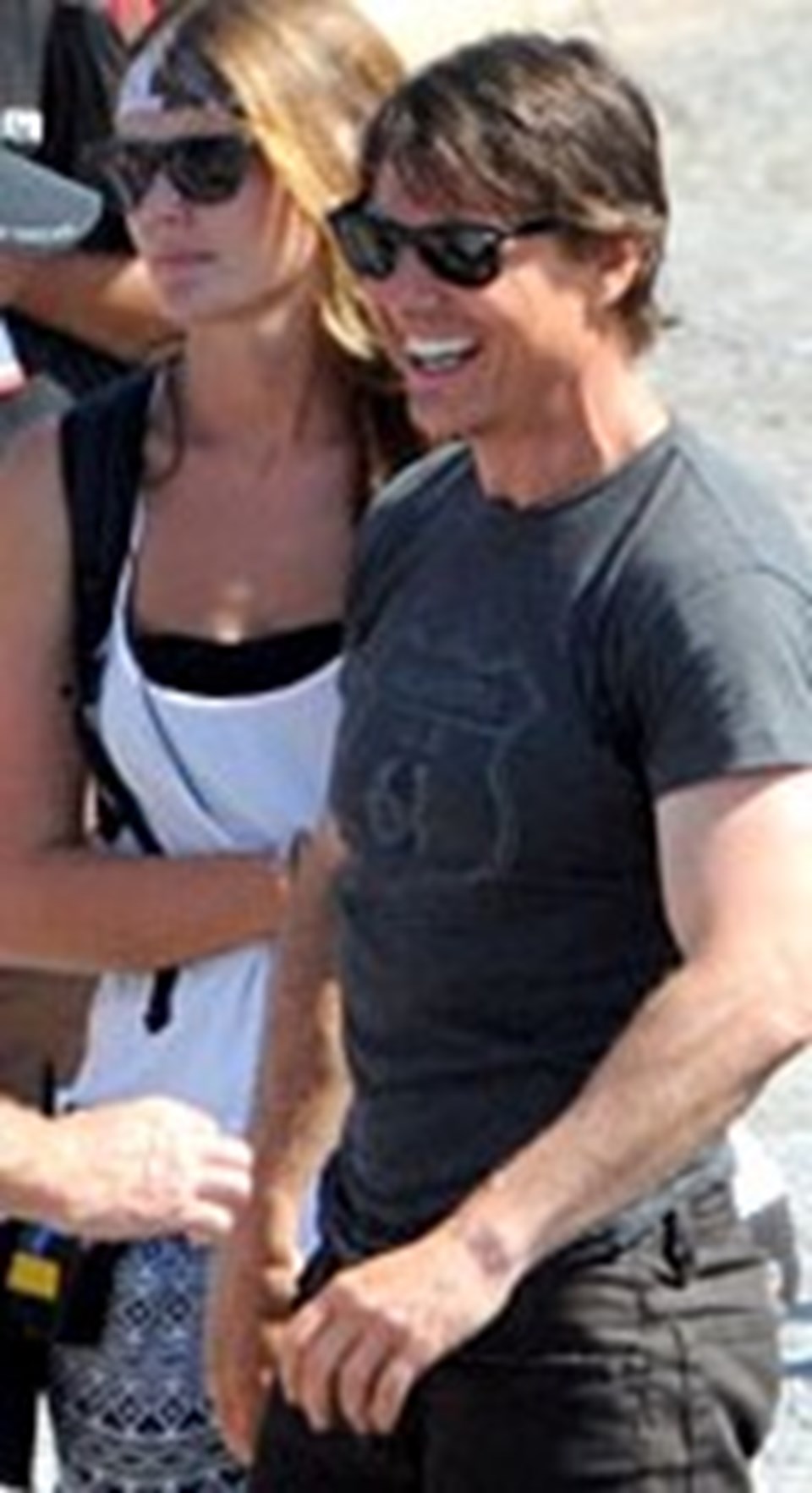 Emily Thomas (solda), işi gereği sürekli Tom Cruise'un yanında yer alıyor.
