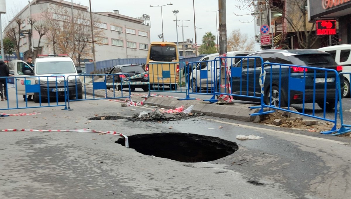 Güngören'de çöken yol esnafı mağdur etti