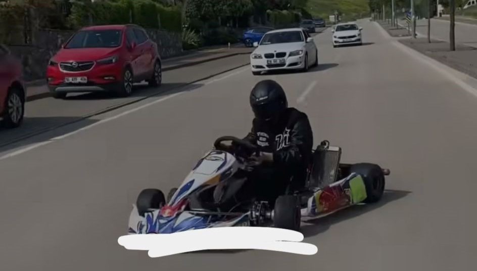 Go kart sürücüsünün tehlikeli oyunu! Yola çıktı drift attı!