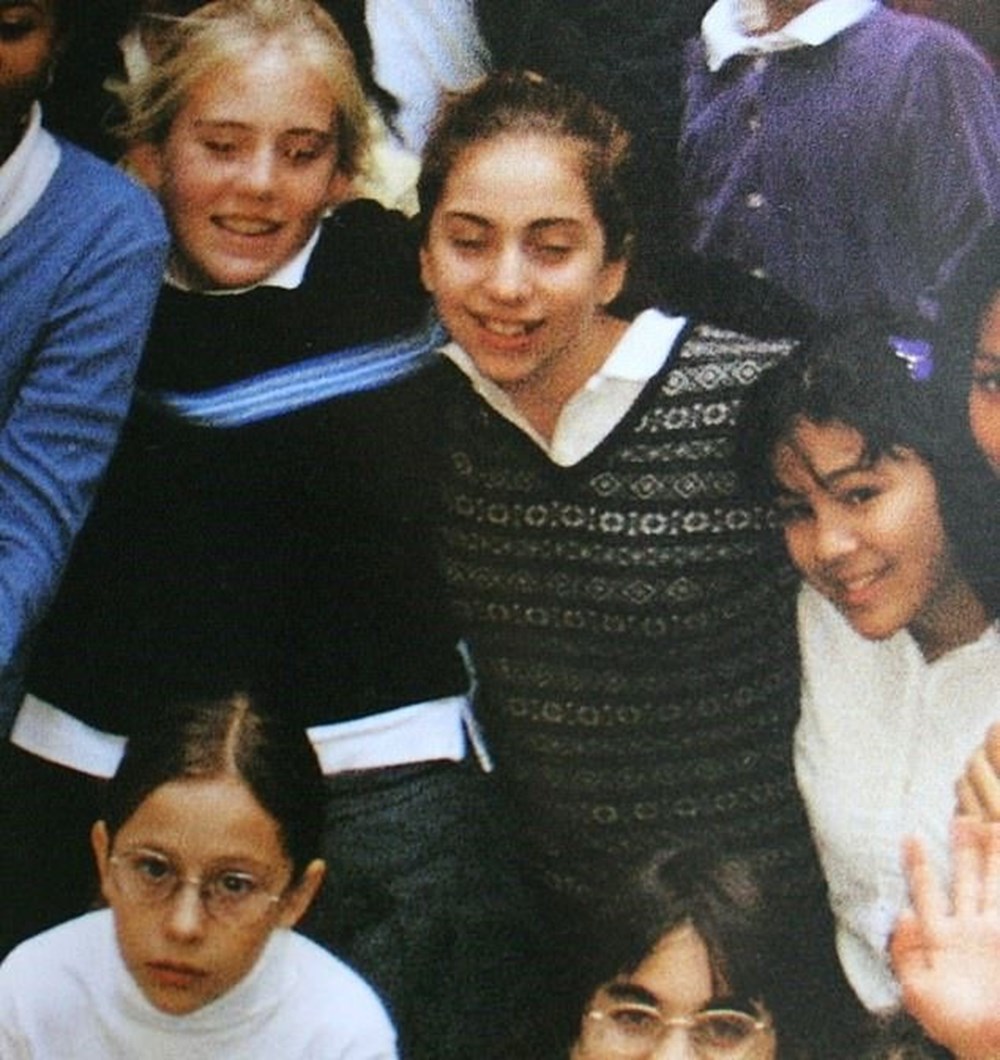 Su Burcu Yazgı Coşkun'dan nostaljik kare (Ünlülerin çocukluk ve gençlik halleri) - 414