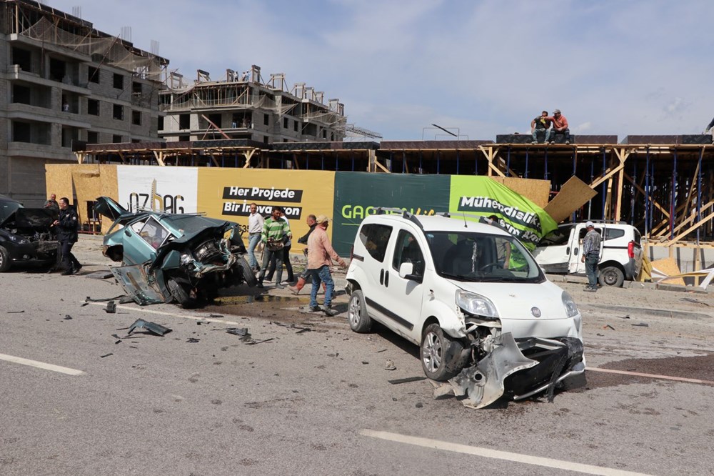 Beton mikseri dehşeti: Araçları önüne kattı, caddeyi savaş alanına çevirdi - 5