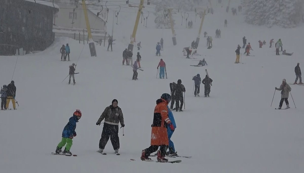Uludağ'da kar kalınlığı 83 santimetreye ulaştı Uludağ'da kar kalınlığı 83 santimetreye ulaştı