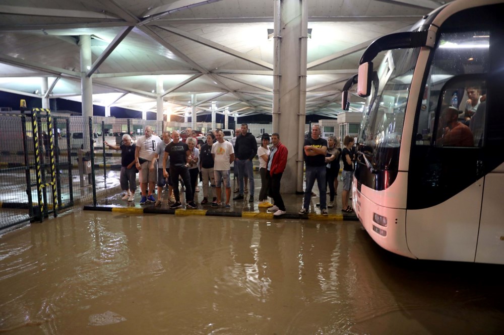 Kapıkule Gümrük Sahası'nı su bastı, sınırda geçişler durdu - 12