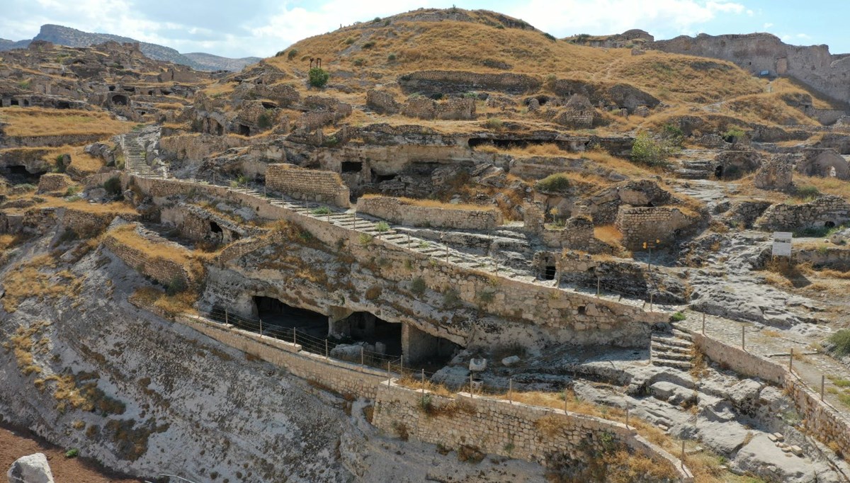 Hasankeyf'teki kazılar Asurlulardan Cumhuriyet dönemine kadar izleri ortaya çıkardı Hasankeyf'teki kazılar Asurlulardan Cumhuriyet dönemine kadar izleri ortaya çıkardı