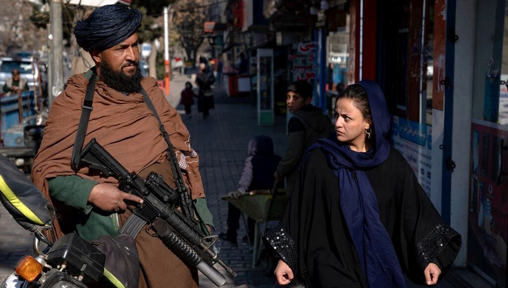 Taliban'dan tepki çeken yasak: Kadınlar ebelik eğitimi alamayacak!