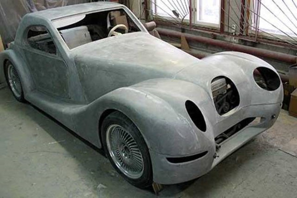 Стеклопластиковый автомобиль
