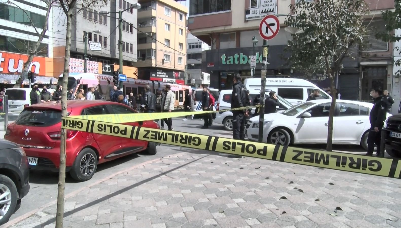 Zeytinburnu'nda iki aile arasında silahlı kavga: 1'i ağır 9 yaralı