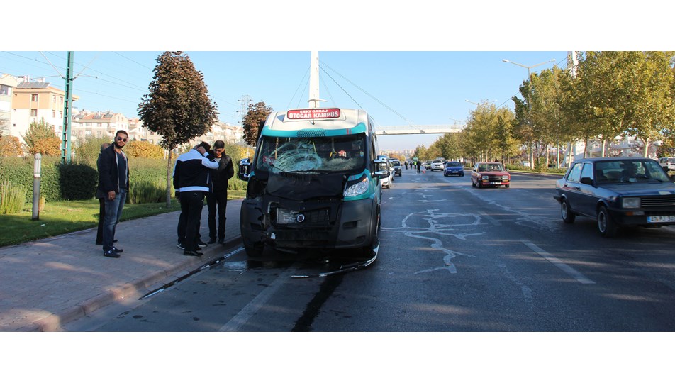 Konya'da minibüsün çarptığı 2 lise öğrencisi öldü