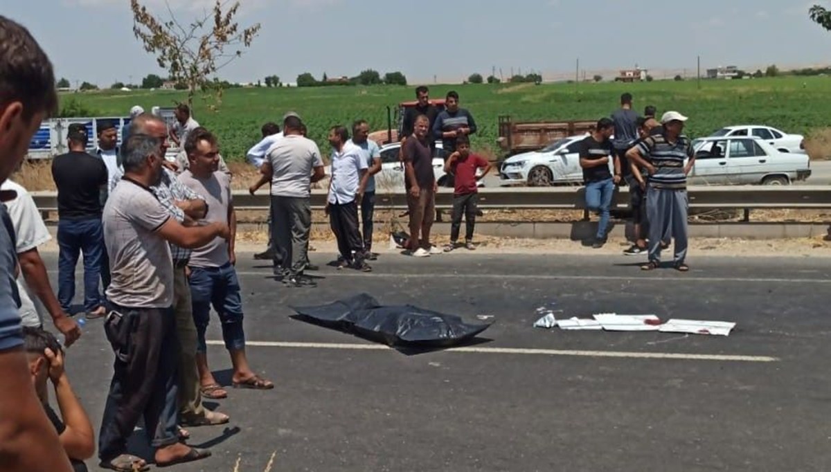 Motosiklet otomobilin altında kaldı: 1 ölü, 1 yaralı Motosiklet otomobilin altında kaldı: 1 ölü, 1 yaralı