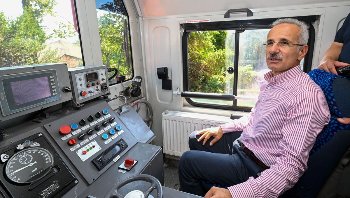 Bakan Uraloğlu: 2035 yılında her iki araçtan biri elektrikli olacak Bakan Uraloğlu: 2035 yılında her iki araçtan biri elektrikli olacak