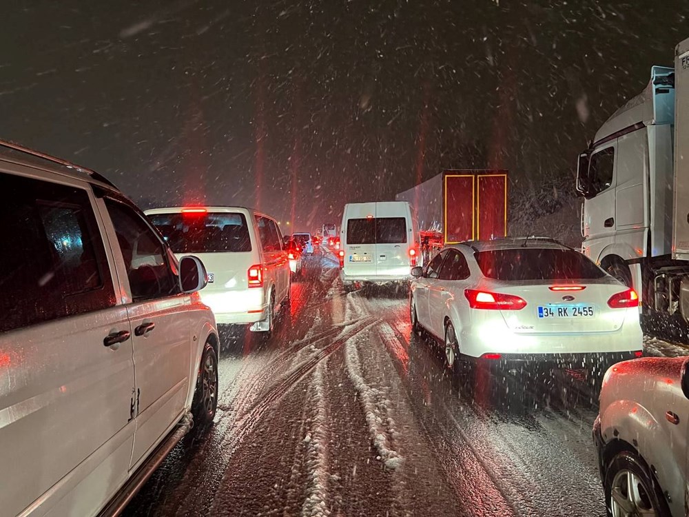 Ulaşıma kar yağışı engeli | Hangi yollar kapandı? İşte yollarda son durum - 1