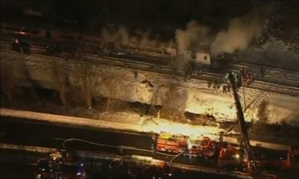 Yolcu treni araçlara çarptı: 7 ölü - 1