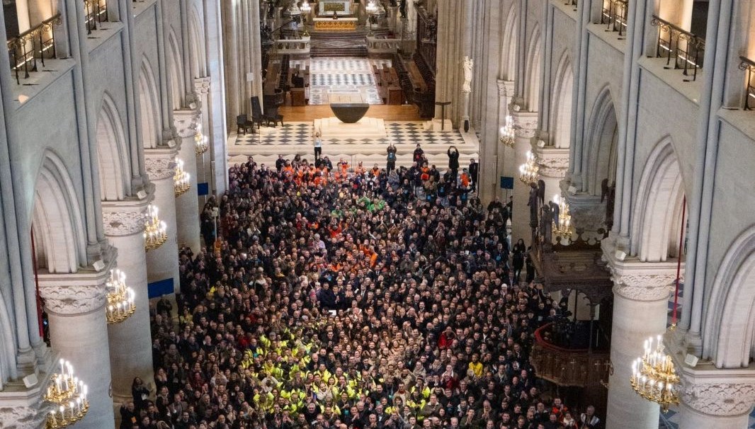 Paris'te dönüm noktası: Harabeye dönen Notre-Dame küllerinden doğuyor