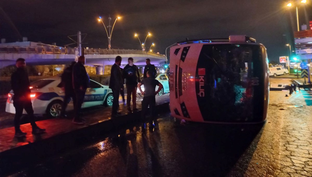 Kayseri'de işçi servisi devrildi: 9 yaralı Kayseri'de işçi servisi devrildi: 9 yaralı