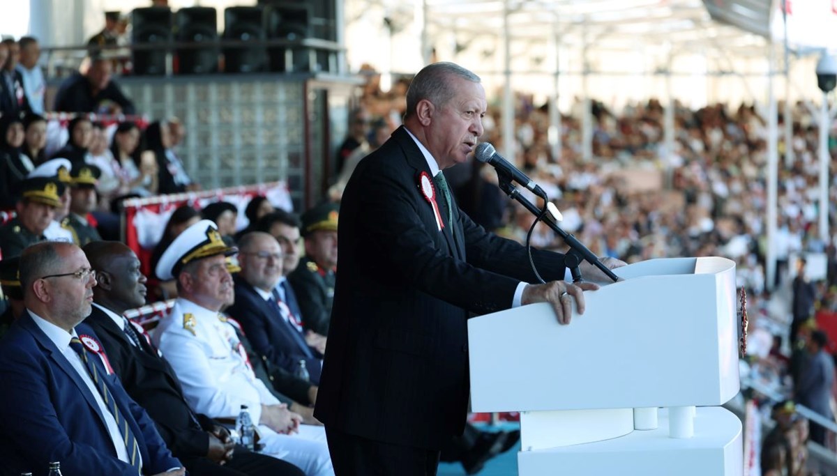 Erdoğan, Harp Okulları mezuniyet törenine katıldı