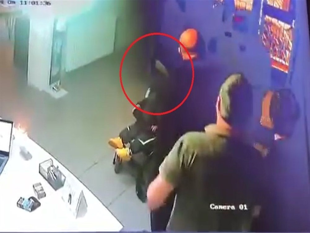 Küfürler edip yüksek sesle konuşan kadın kendisini uyaran diş hekimini bıçakladı - 4