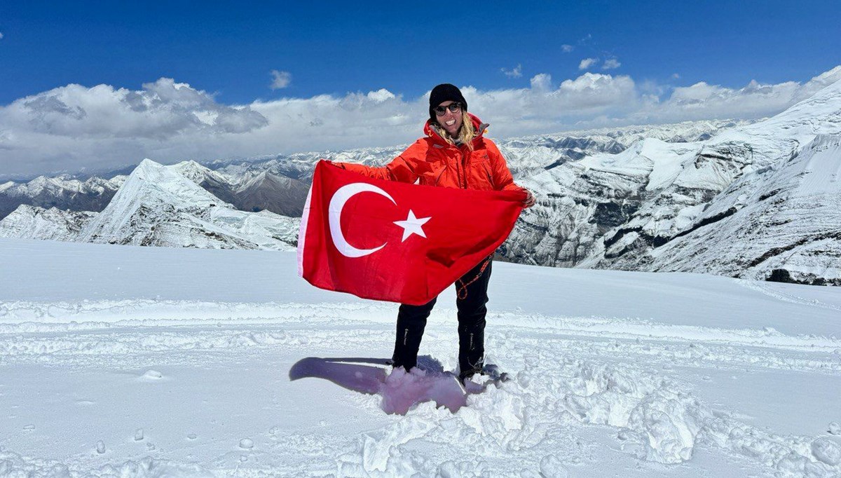 Buzların Kraliçesi Deniz Kayadelen, Hudson Nehri'ni rekor sürede yüzdü