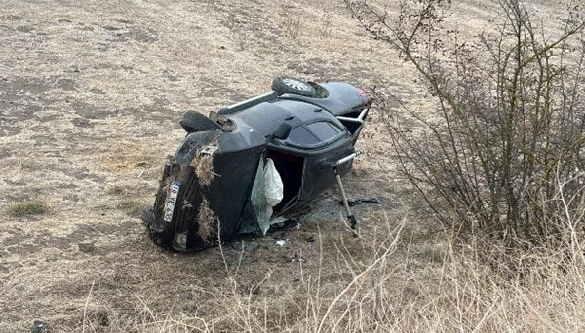 Otomobilin tarlaya uçtuğu kaza ucuz atlatıldı Otomobilin tarlaya uçtuğu kaza ucuz atlatıldı