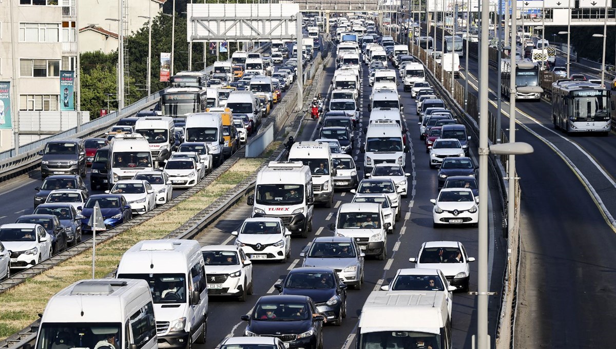 Trafiğe kaydı yapılan taşıt sayısı yıllık yüzde 107,5 arttı Trafiğe kaydı yapılan taşıt sayısı yıllık yüzde 107,5 arttı