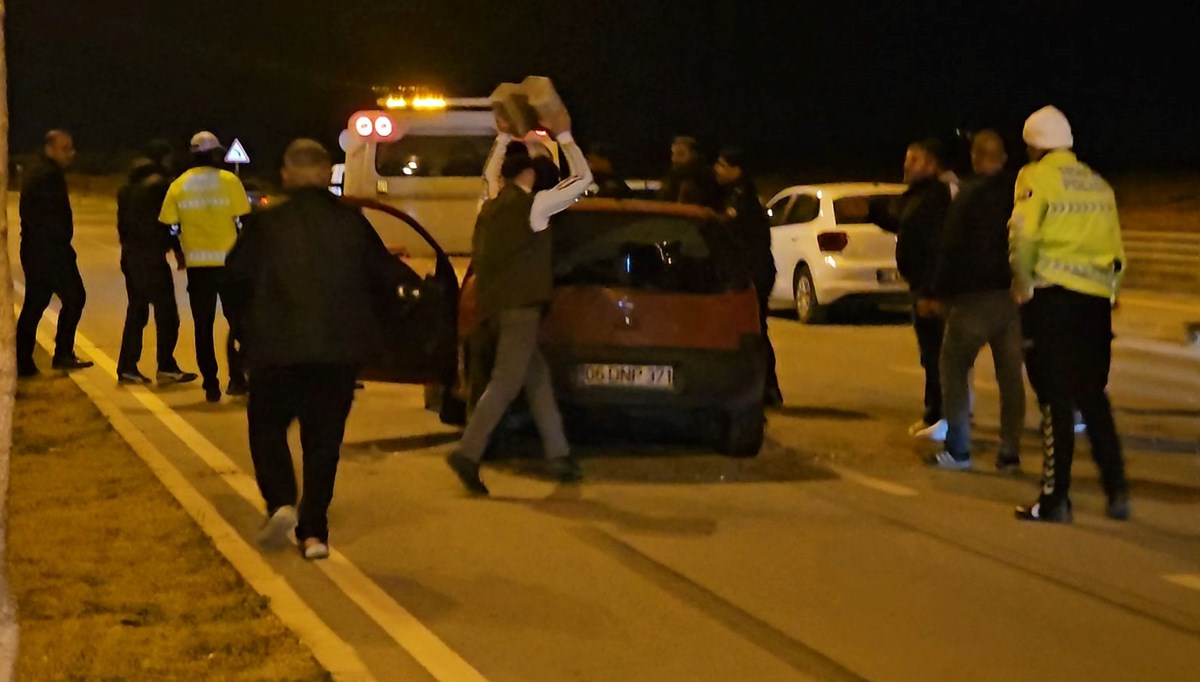Otomobilin çarptığı motosikletli öldü, yakınları parke taşlarıyla araca saldırdı Otomobilin çarptığı motosikletli öldü, yakınları parke taşlarıyla araca saldırdı