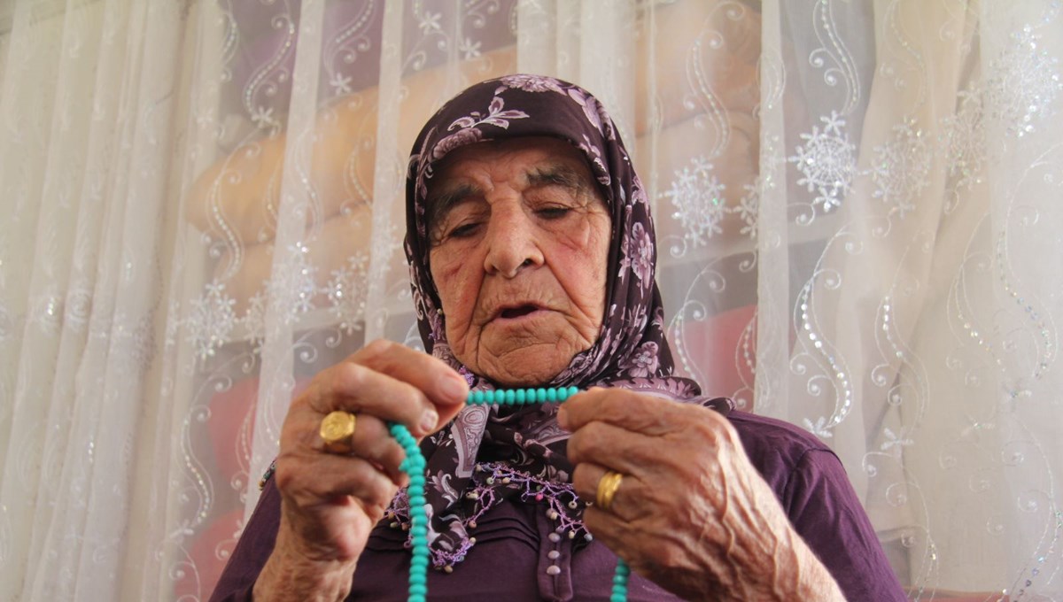 101 yaşındaki Ayşe ninenin uzun ömür sırrı: Sofrasından eksik etmediği 7 besin var 101 yaşındaki Ayşe ninenin uzun ömür sırrı: Sofrasından eksik etmediği 7 besin var