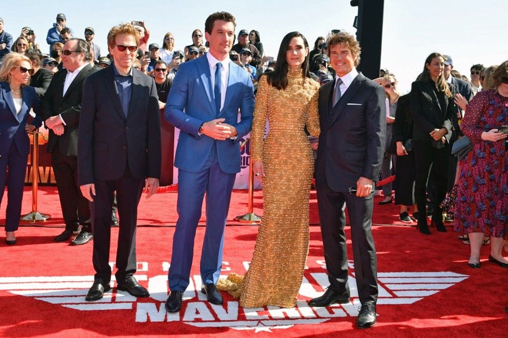 Tom Cruise Top Gun: Maverick prömiyerine helikopterle indi - 9