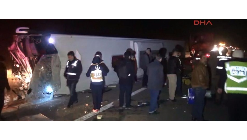 bursa da yolcu otobusu ile kamyon