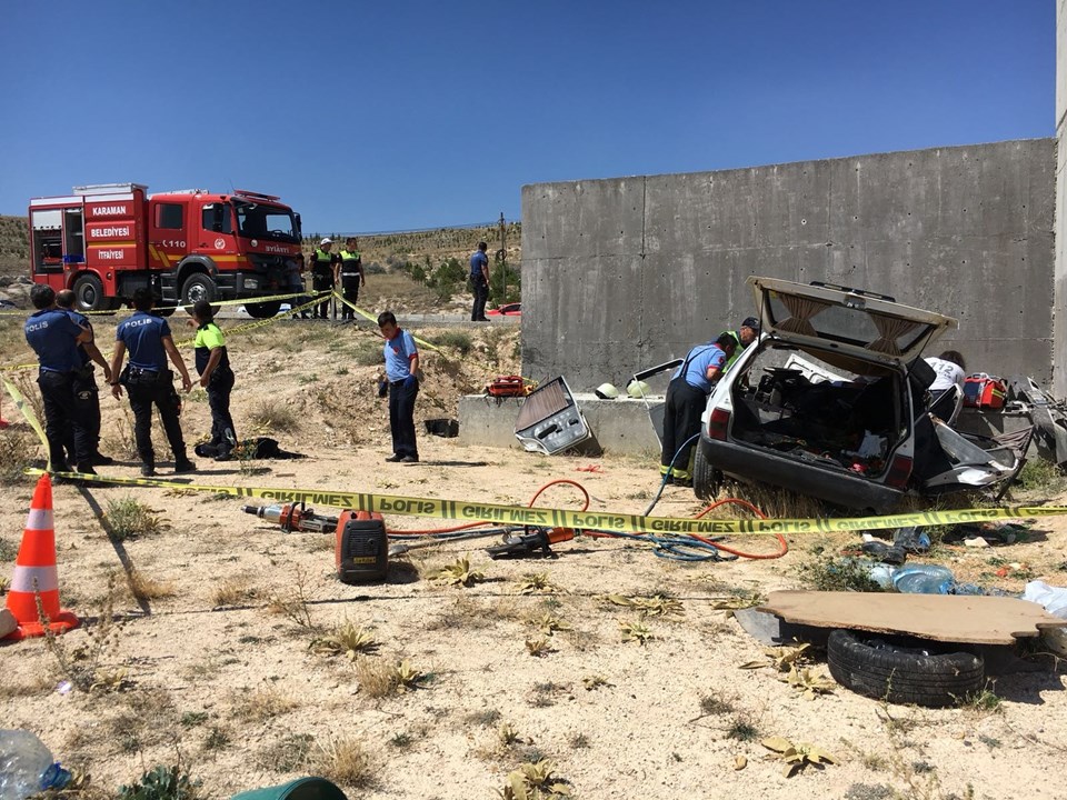Karaman'da otomobil köprü ayağına çarptı: 3 ölü, 3 yaralı - 1