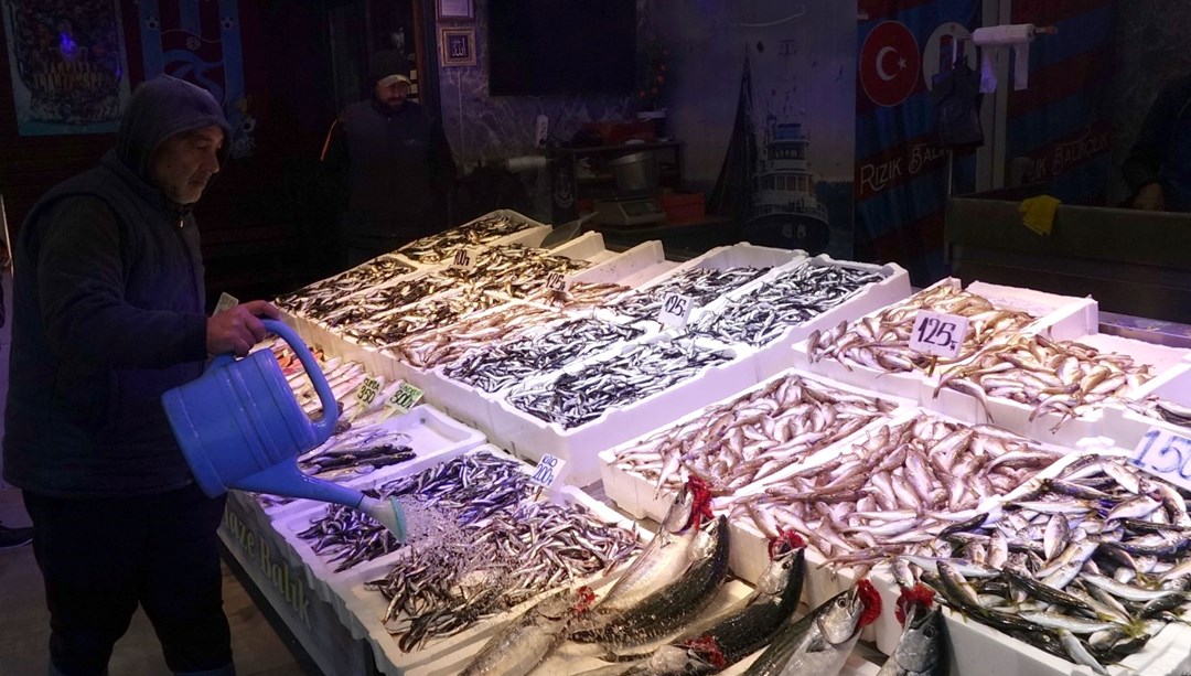 Karadeniz’de hamsi bolluğu: Tezgahlar doldu