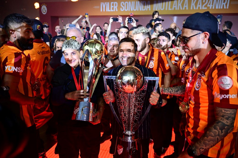 Şampiyon Galatasaray kupasını kaldırdı - 5