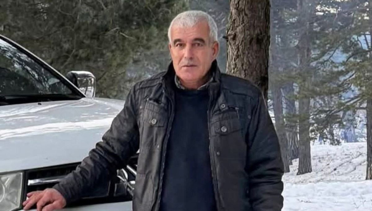 Kestiği ağacın altında kalıp öldü Kestiği ağacın altında kalıp öldü