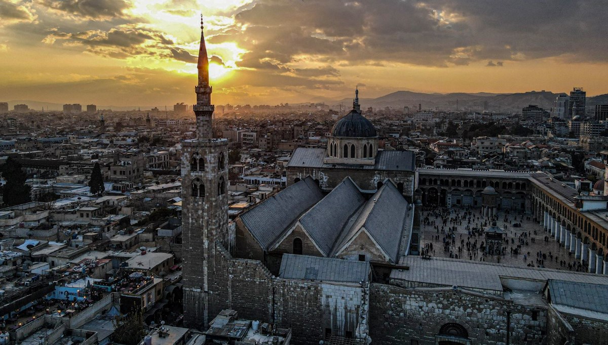 Emevi Camisi'nin halıları Türkiye'den gidecek. Yüzde yüz yün olacak.