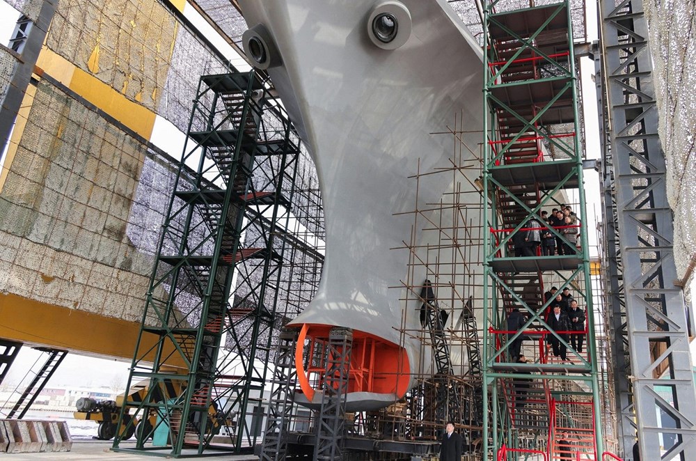 "Kahraman Kim On Ok"un Gizli Derinlikleri: Kuzey Kore Nükleer Denizaltı Sırlarını Açığa Çıkarıyor! 76