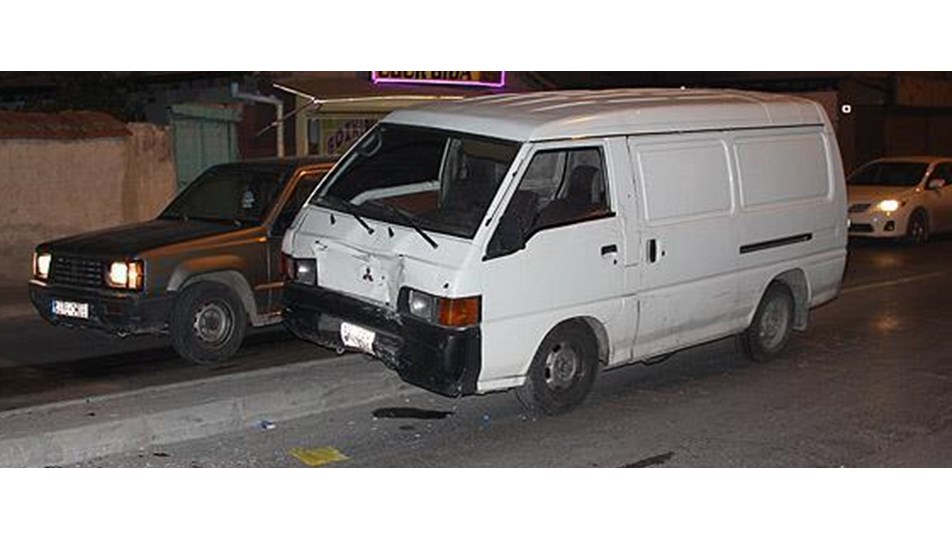 Otomobil mendil satan kardeşlere çarptı: 1 ölü, 2 yaralı