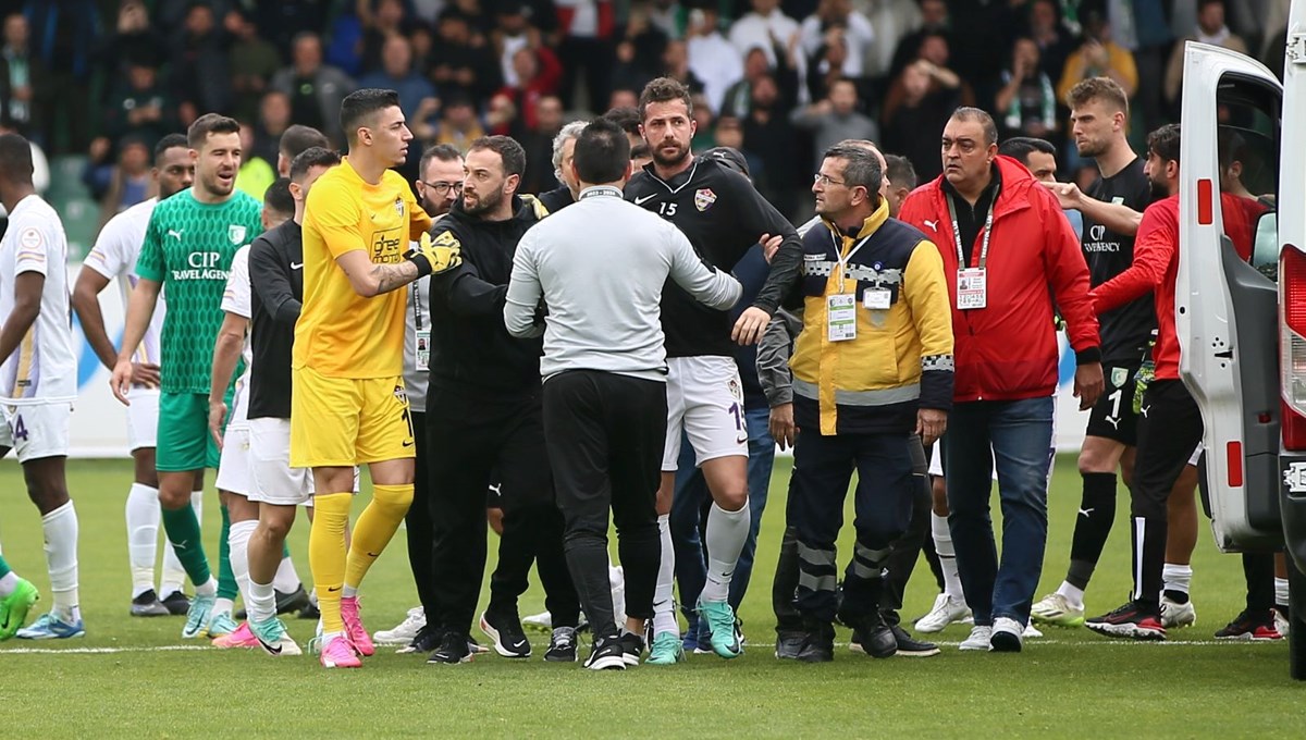 Eyüpsporlu Uğur Demirok gözünden ameliyat olacağını açıkladı Eyüpsporlu Uğur Demirok gözünden ameliyat olacağını açıkladı